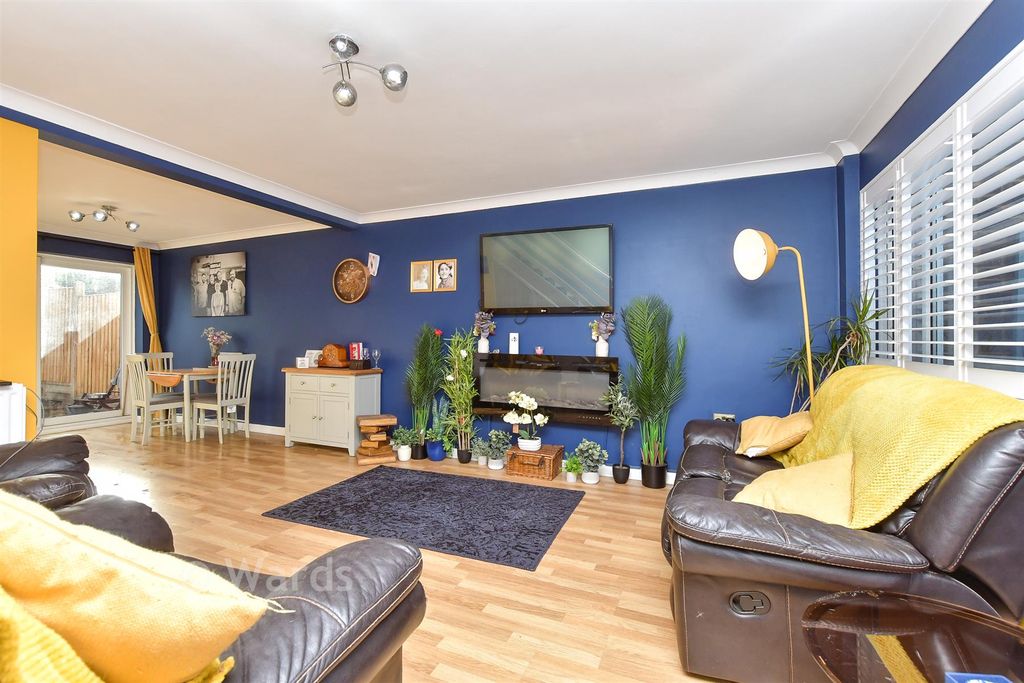 Property photo 1 of 10 Lounge/Diner