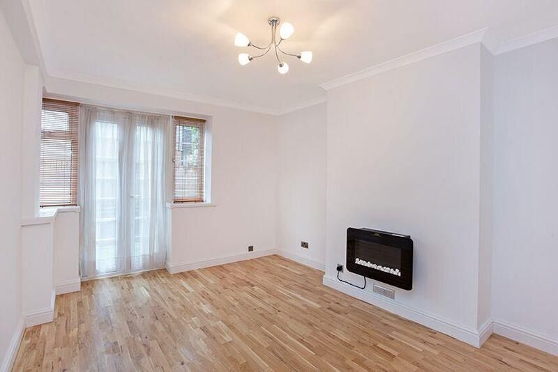 Property photo 1 of 7 Living Room
