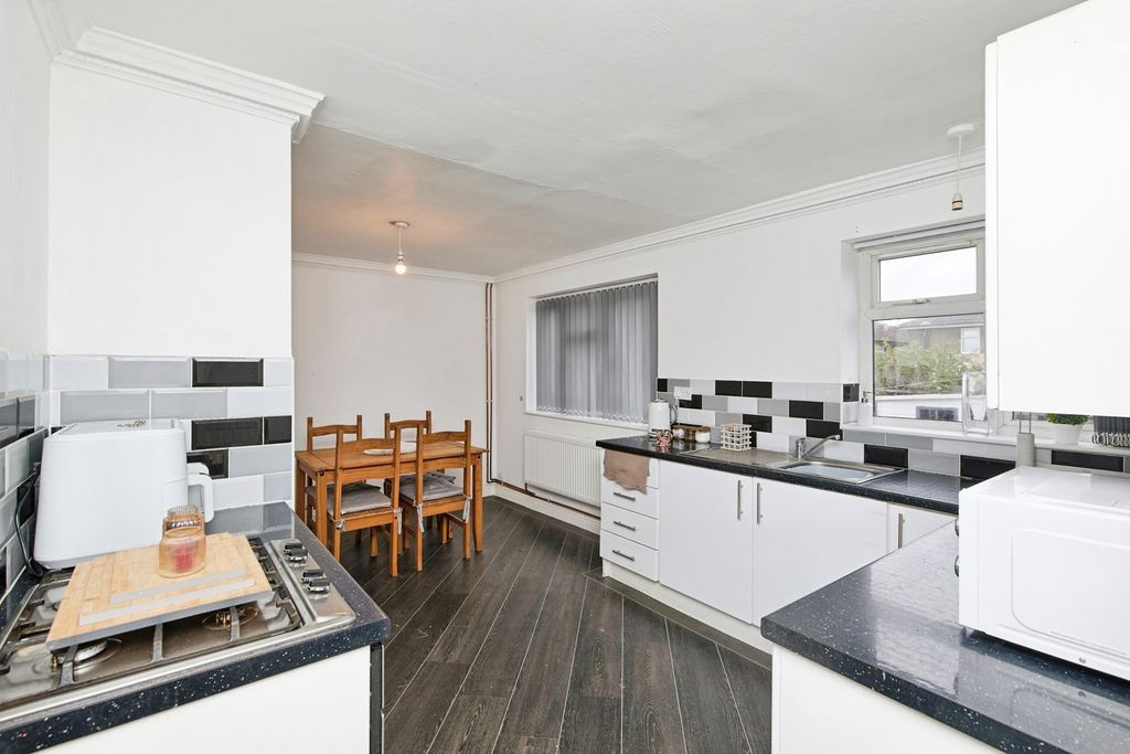 Property photo 3 of 16 Kitchen