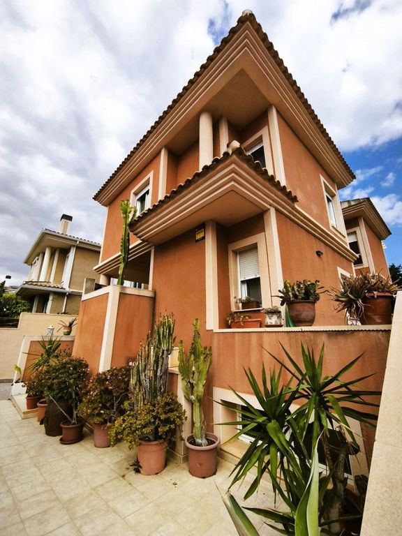 Property photo 1 of 36