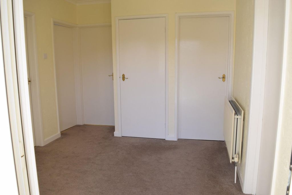 Property photo 3 of 21 Hall