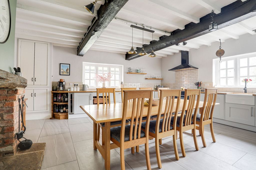 Property photo 2 of 39