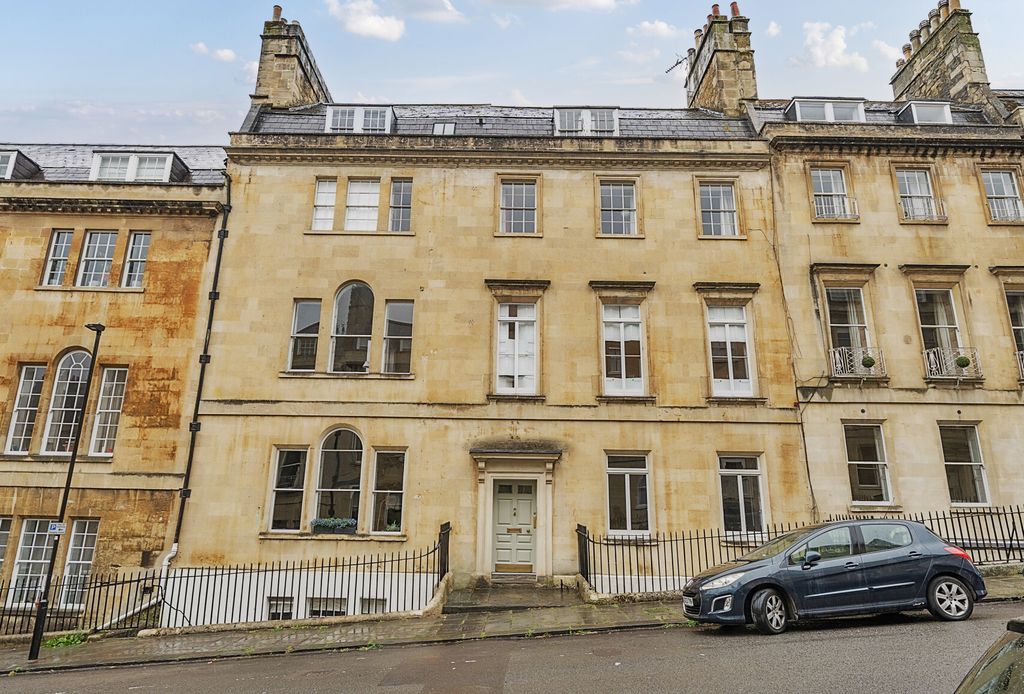 Property photo 2 of 14 1306484-1-684Ac13...
