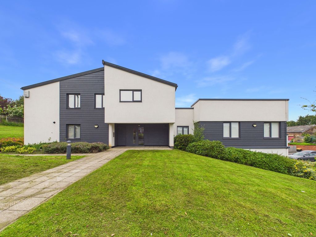 Property photo 1 of 11 External