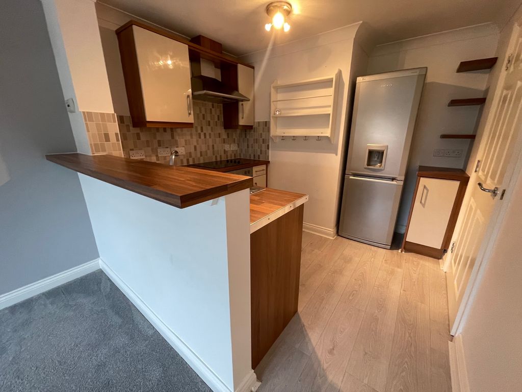 Property photo 1 of 12 Living Room