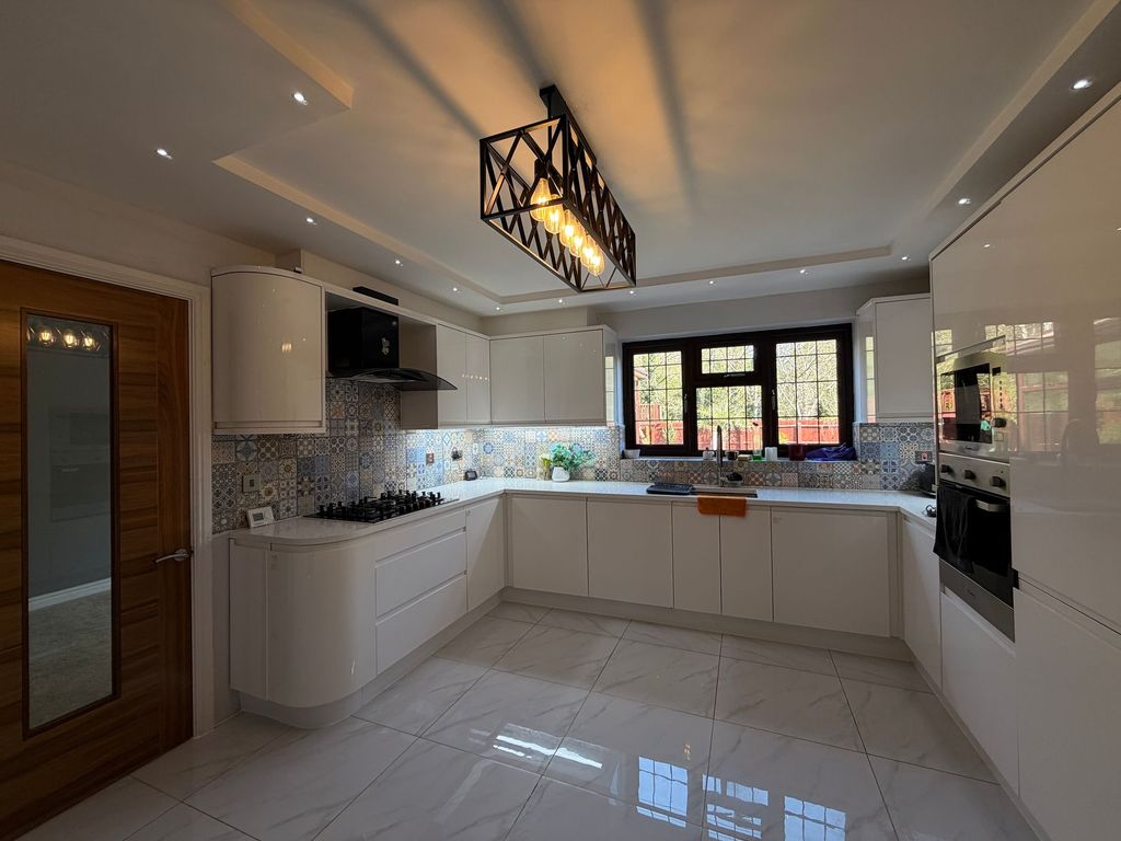 Property photo 2 of 59