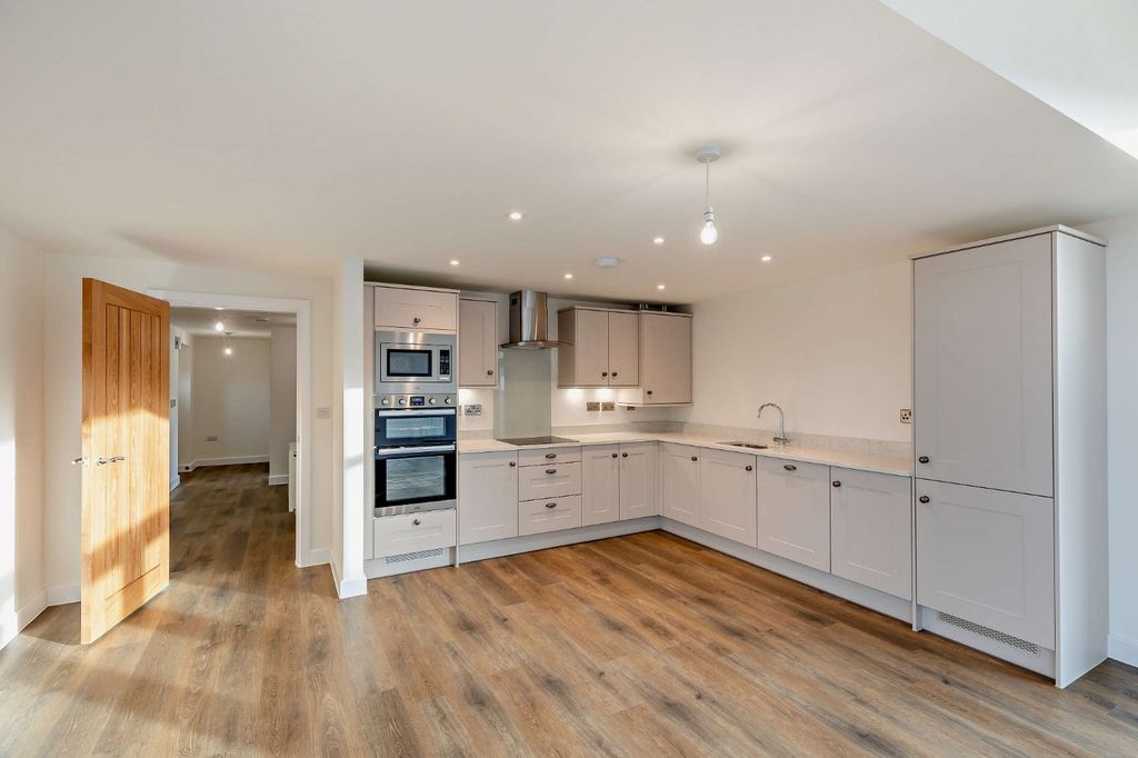 Property photo 3 of 30 Kitchen