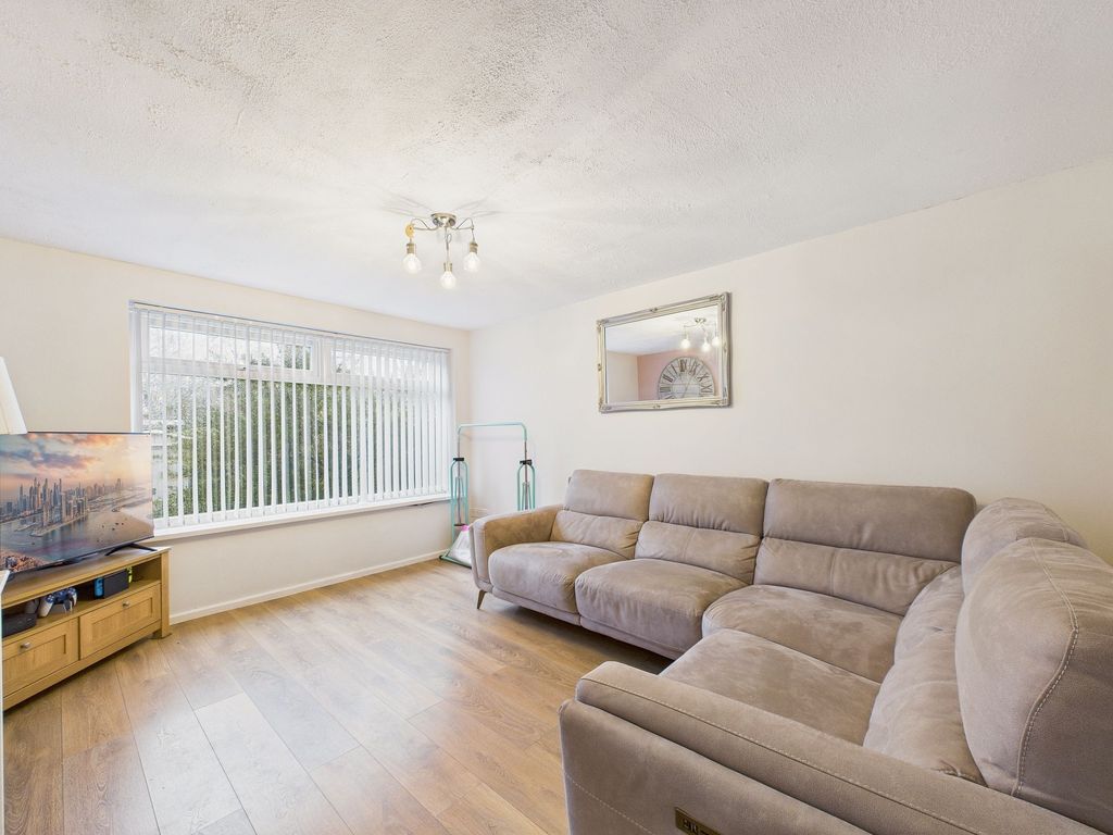 Property photo 2 of 12 Lounge