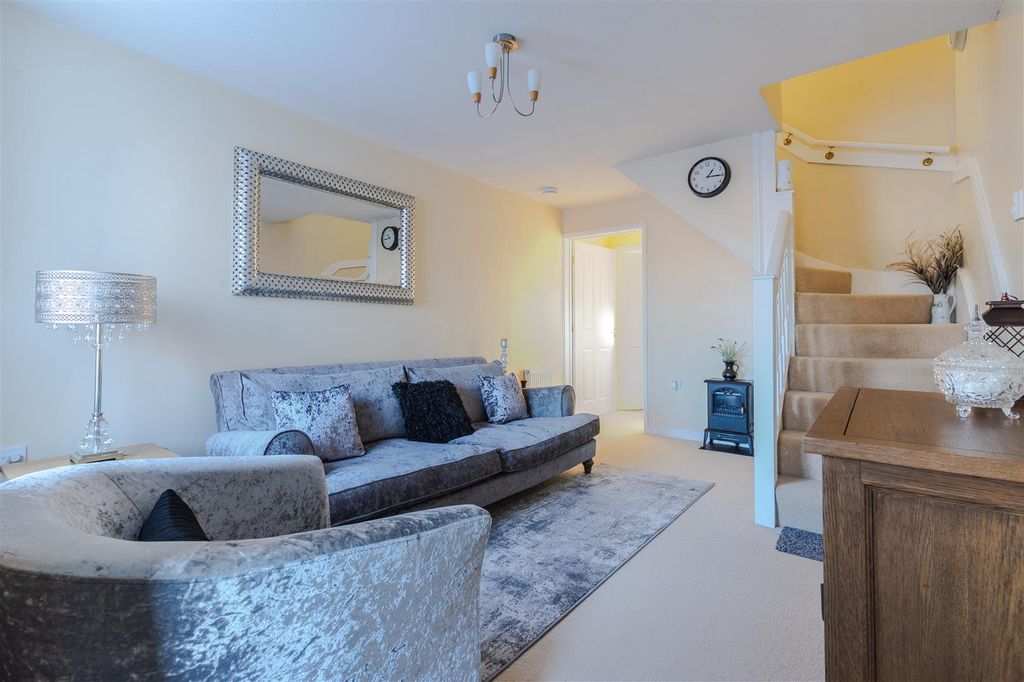 Property photo 3 of 11 Lounge