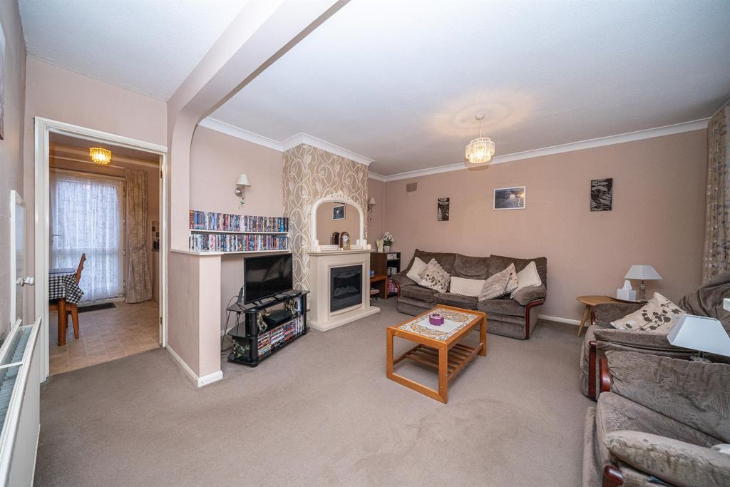 Property photo 3 of 14 7-Pond-Road-02959.Jpg