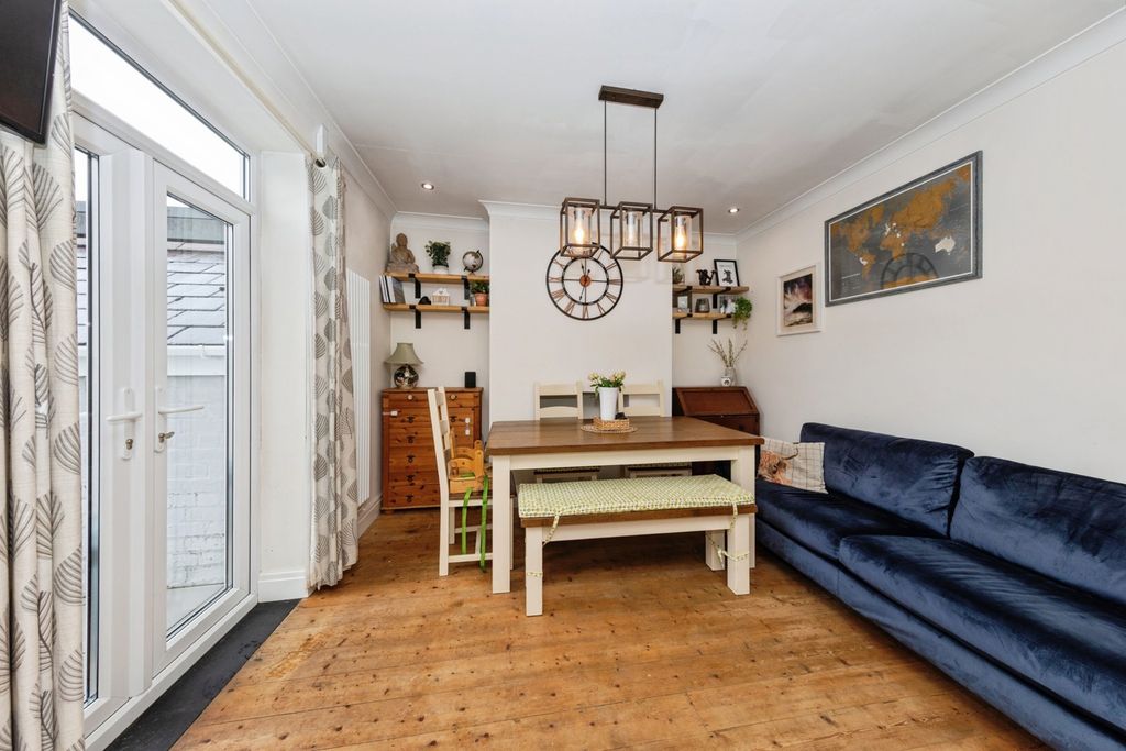 Property photo 3 of 17 Photo