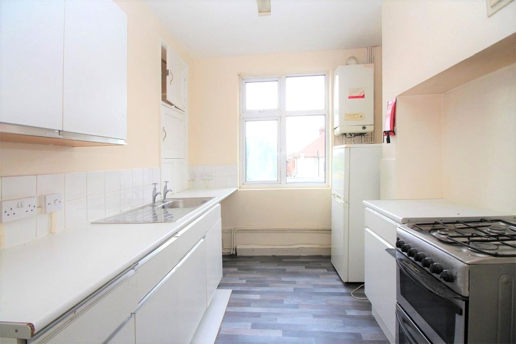 Property photo 2 of 9 Kitchen