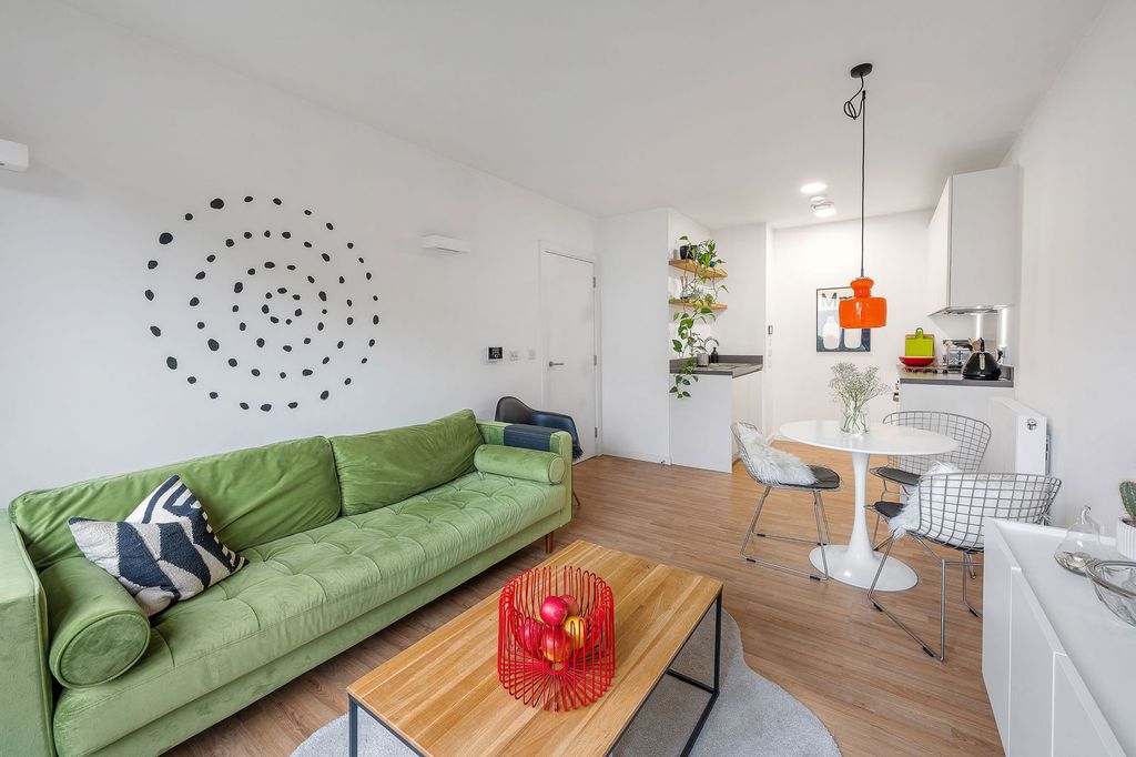 Property photo 2 of 20