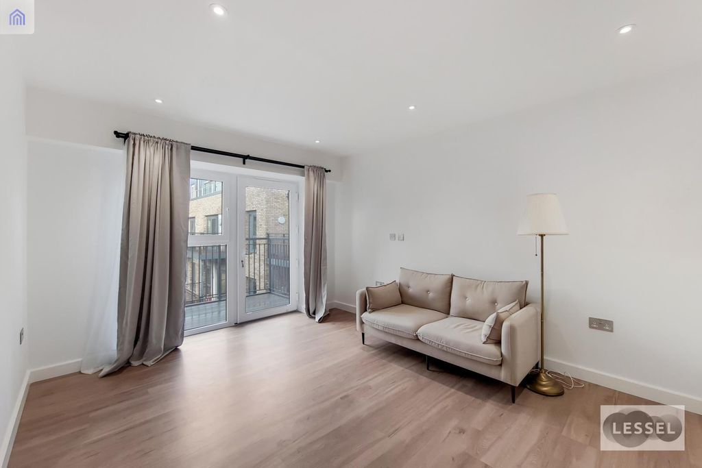 Property photo 1 of 12 2_Kitchen-Reception-1.Jpg