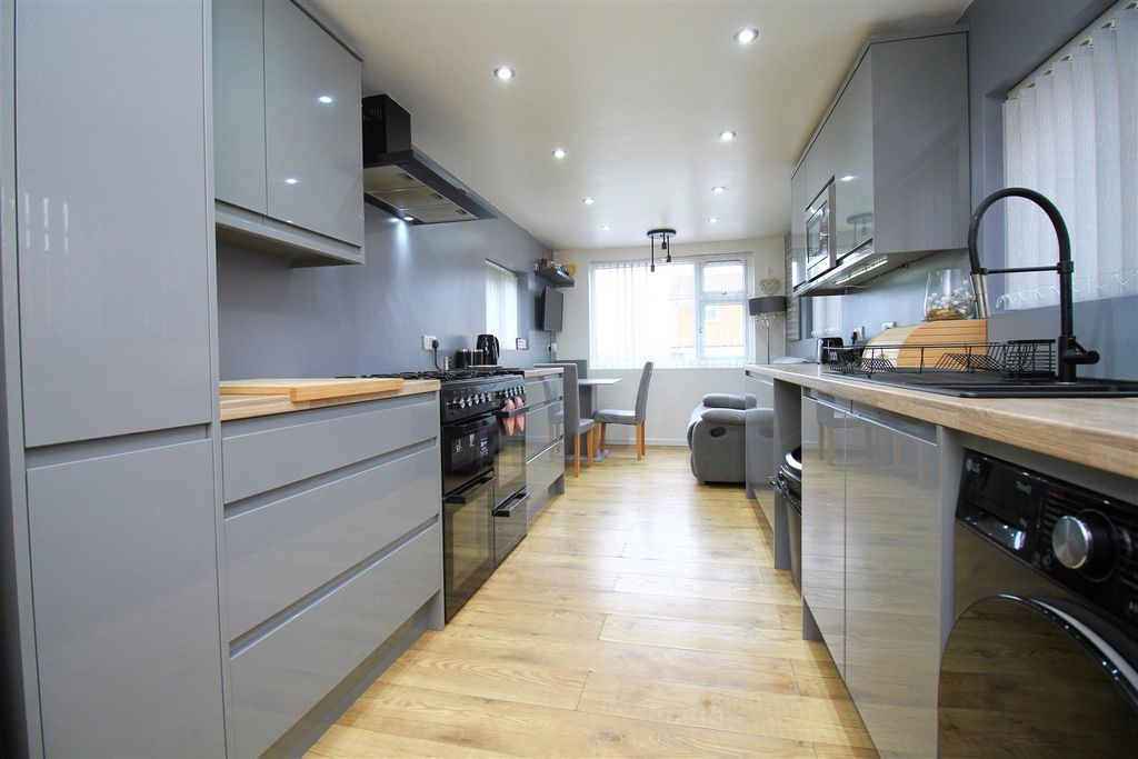 Property photo 2 of 15 Kitchen.Jpg