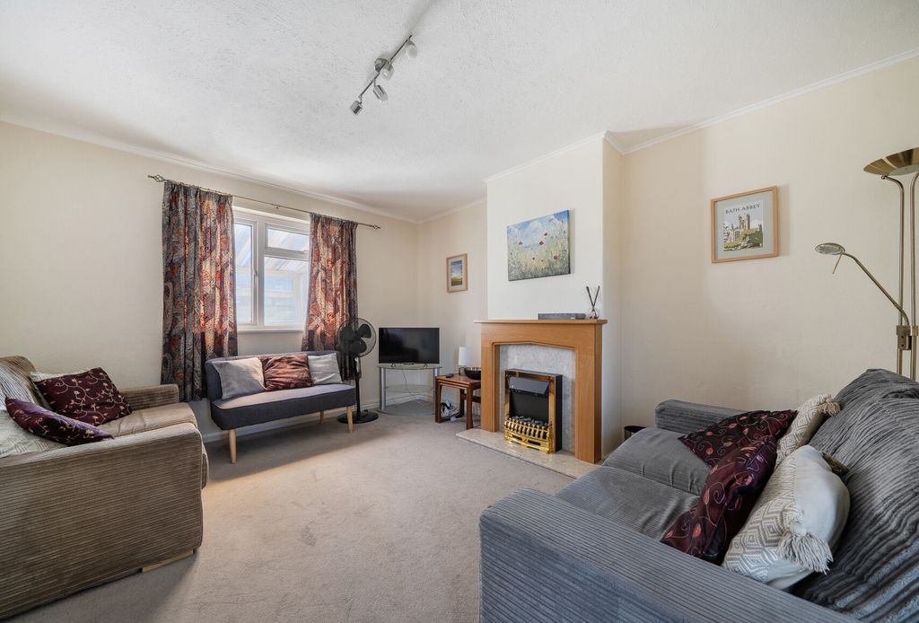 Property photo 2 of 19 1501720-12-6A79B7...