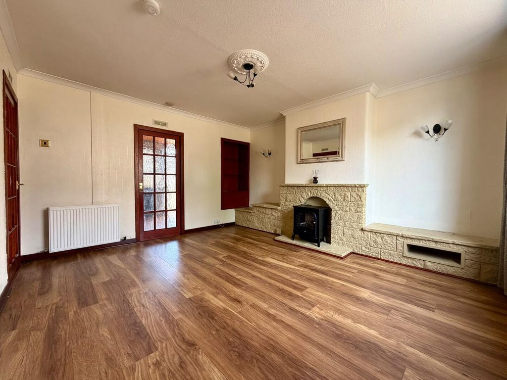 Property photo 2 of 21 Living Room