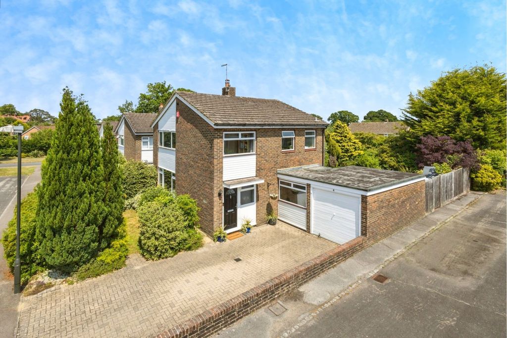 Property photo 1 of 28