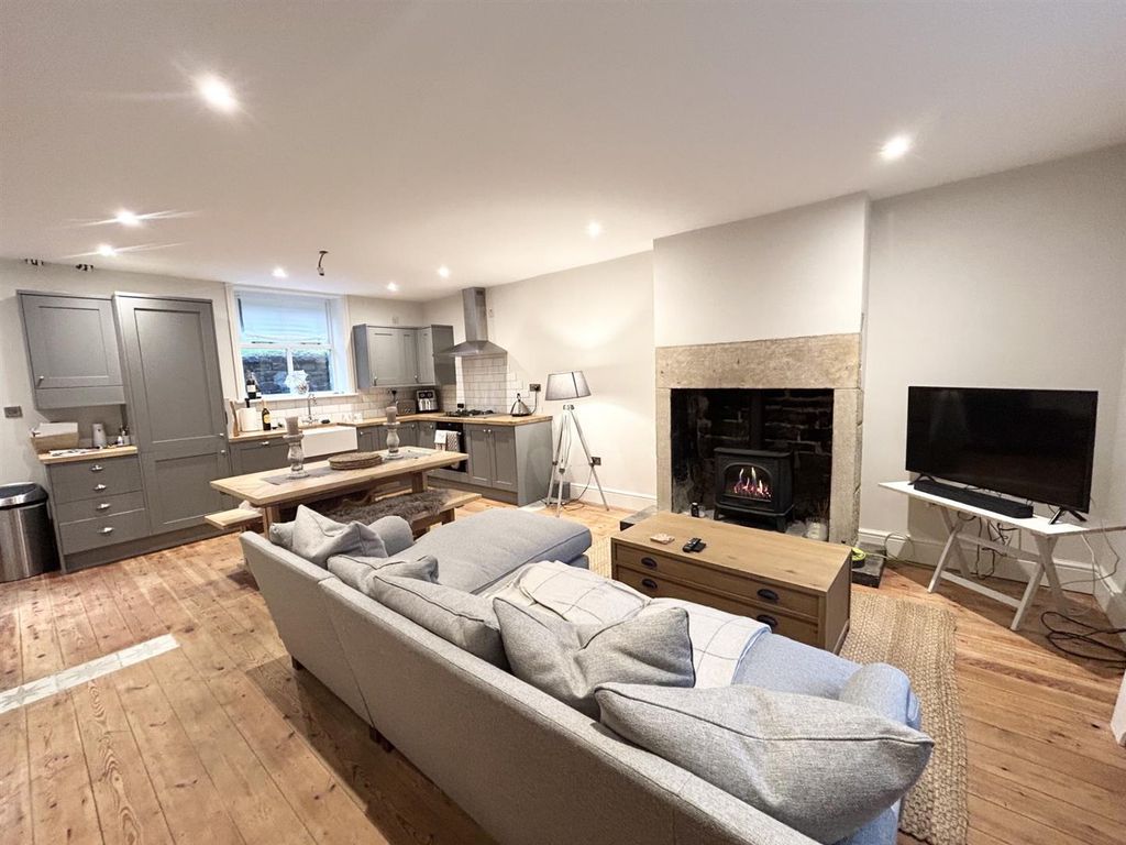 Property photo 2 of 20 B9A414Af-c5Ea-49E8-A2F0-6872Cce23439.Jpg