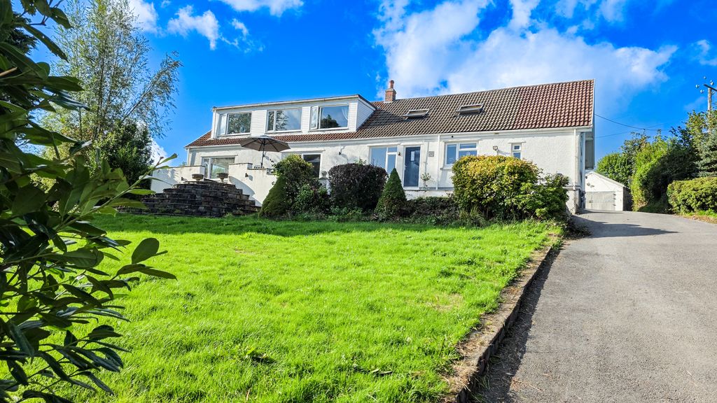 Property photo 3 of 44