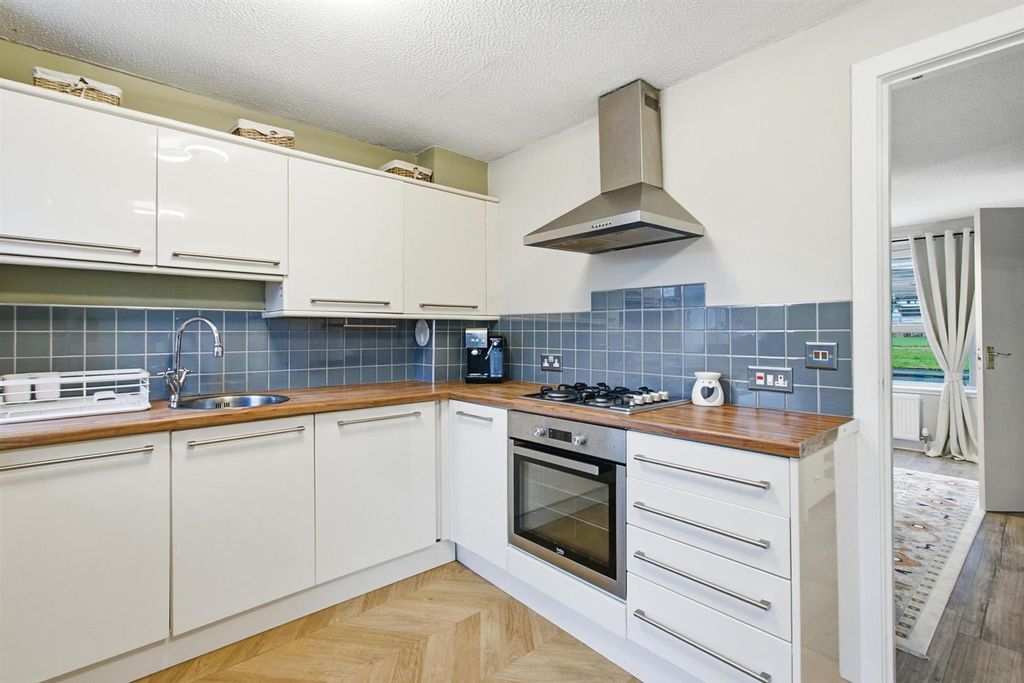 Property photo 3 of 25