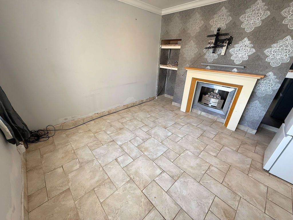 Property photo 3 of 14 Living Room