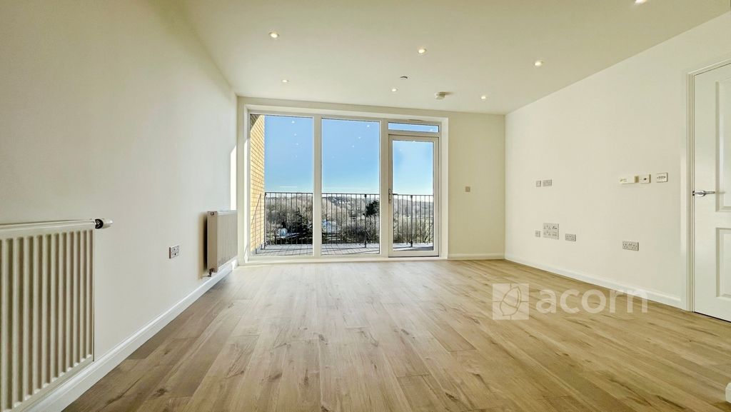 Property photo 2 of 11 Lounge