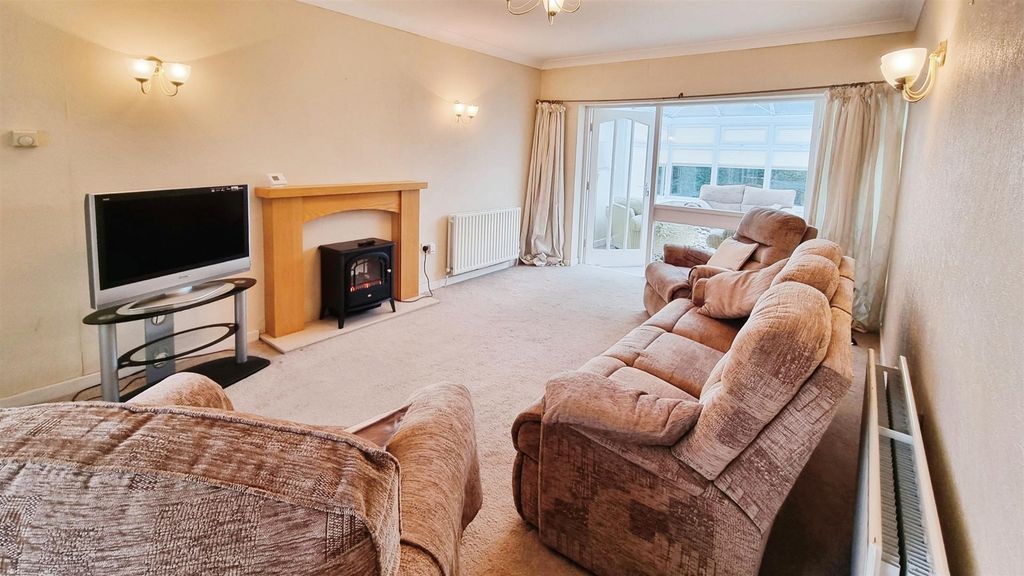 Property photo 3 of 17 Image0042.Jpg