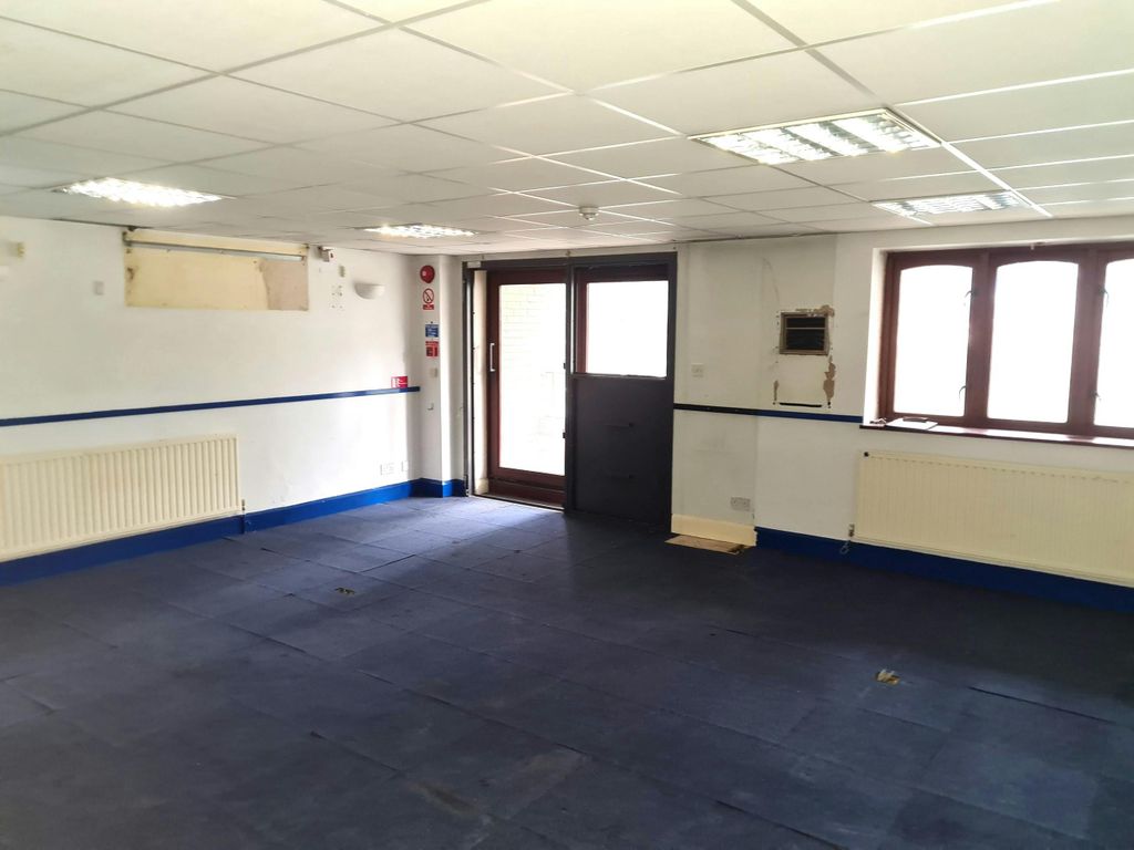 Property photo 2 of 7 Int 1.Jpg