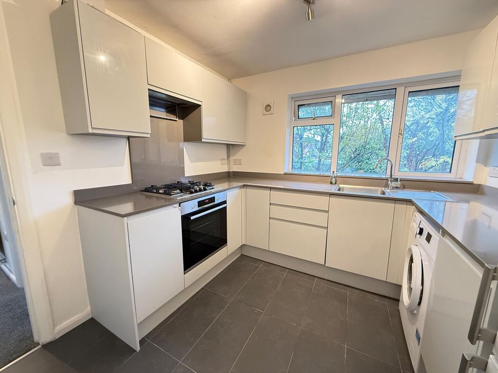 Property photo 2 of 8 Kitchen