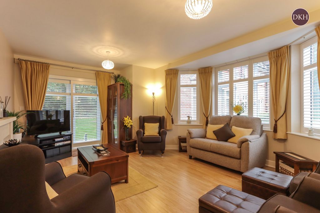 Property photo 3 of 15 Picture No. 12