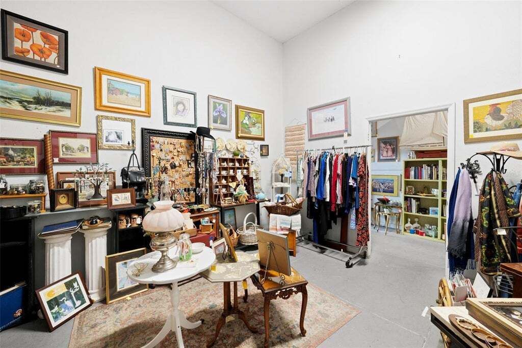 Property photo 3 of 9 <Alttext/>