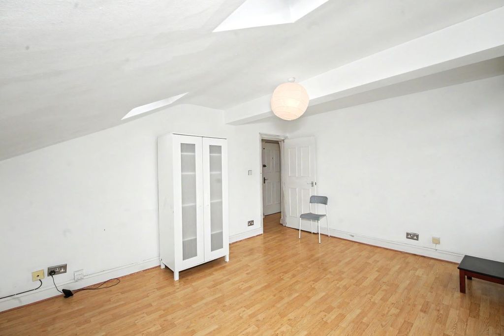 Property photo 3 of 8