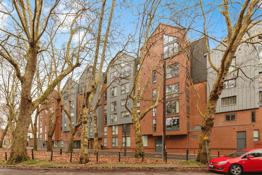 Property photo 1 of 19 Pbox-Img.Jpg