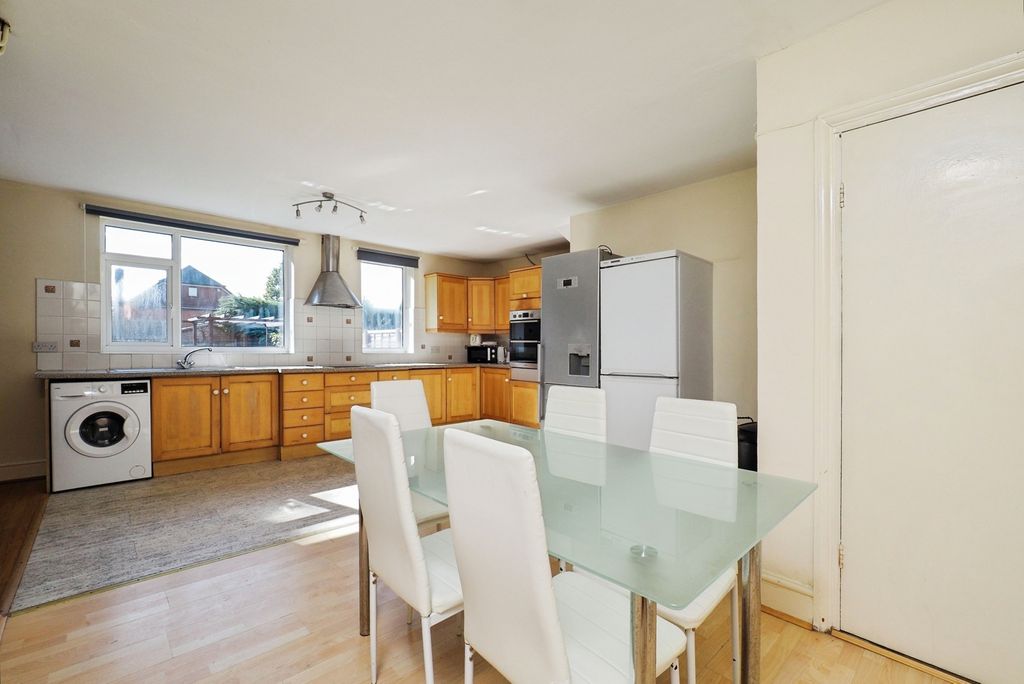 Property photo 3 of 24 Kitchen Diner