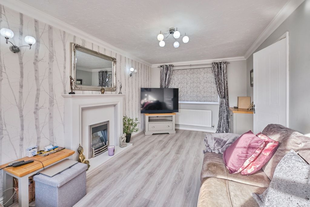 Property photo 3 of 17 Photo