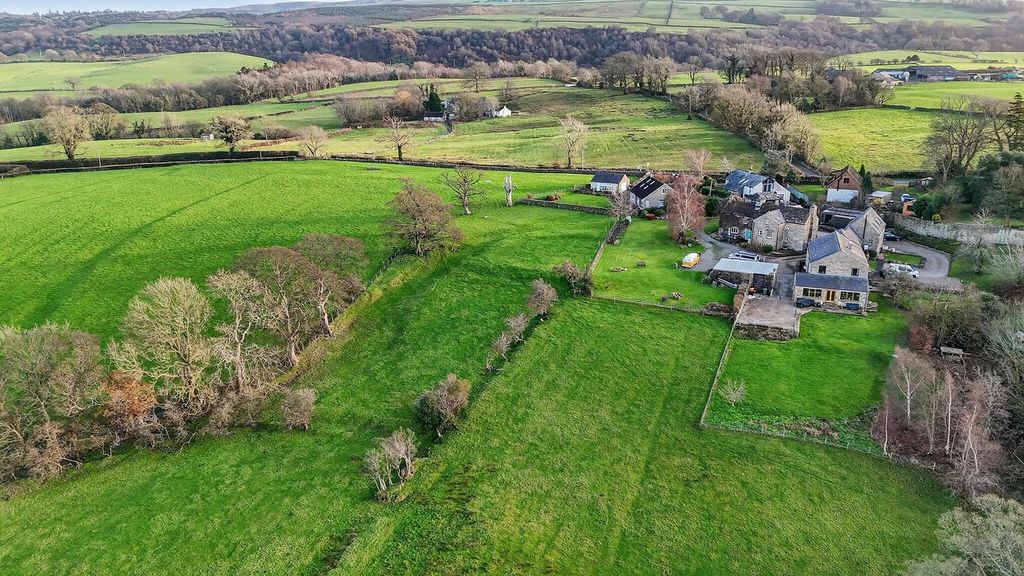 Property photo 1 of 32