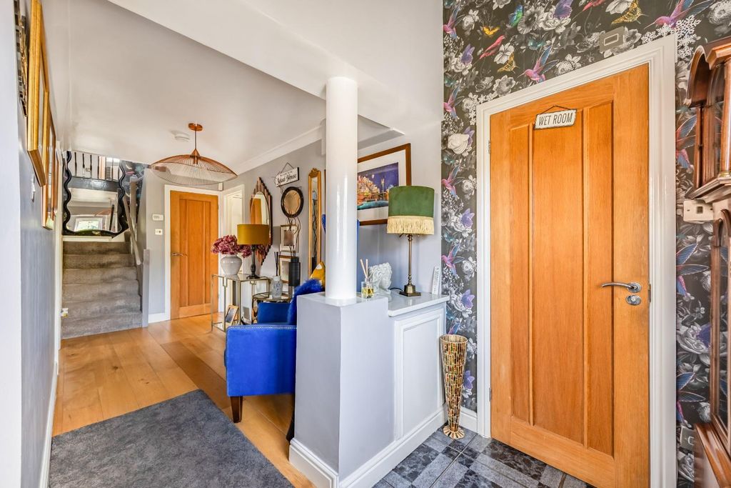 Property photo 2 of 28