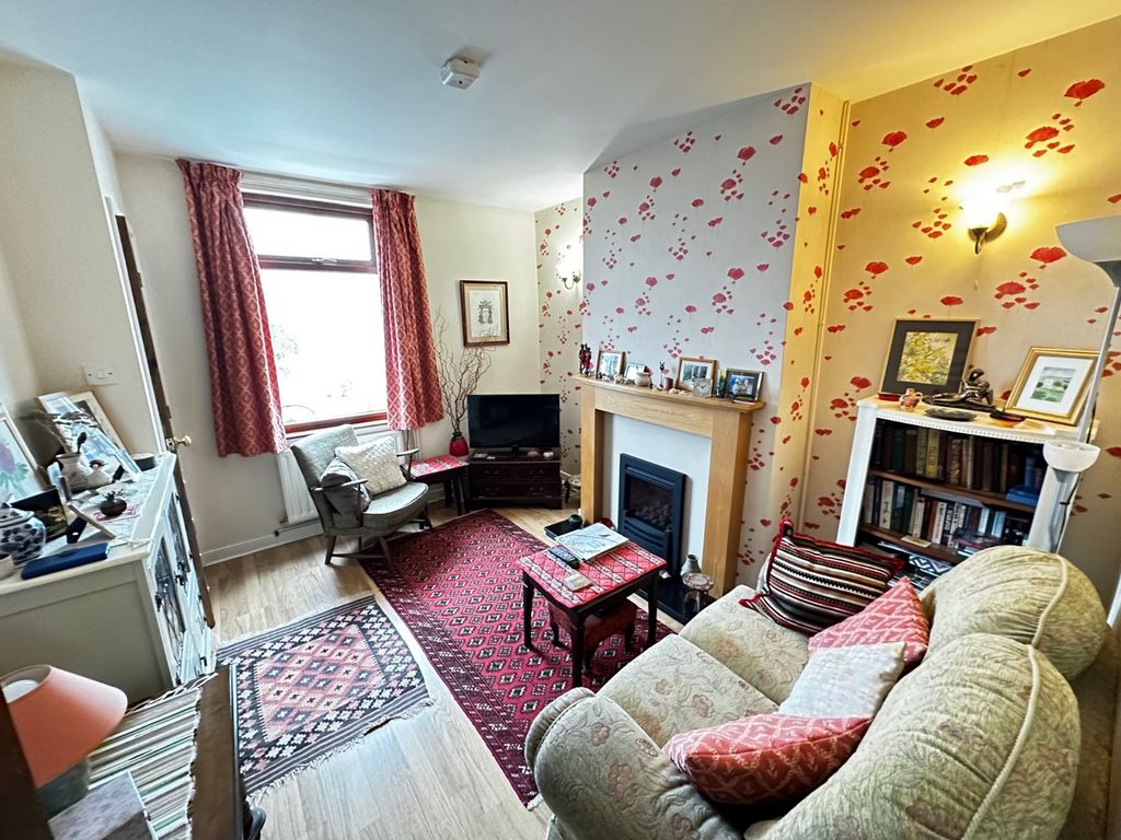 Property photo 2 of 16 Picture No. 12
