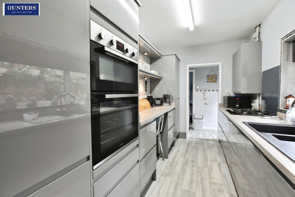 Property photo 3 of 21 Kitchen