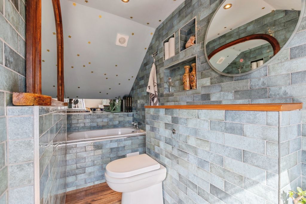 Property photo 3 of 18