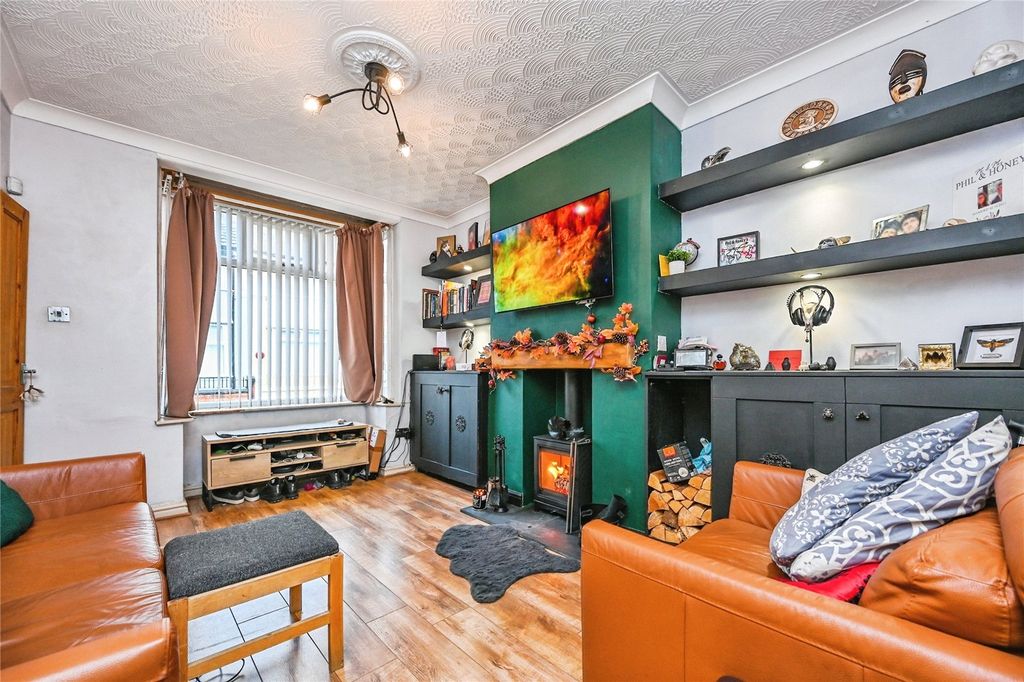 Property photo 3 of 16 Picture No. 12