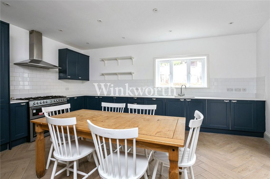 Property photo 3 of 29 Picture No. 05