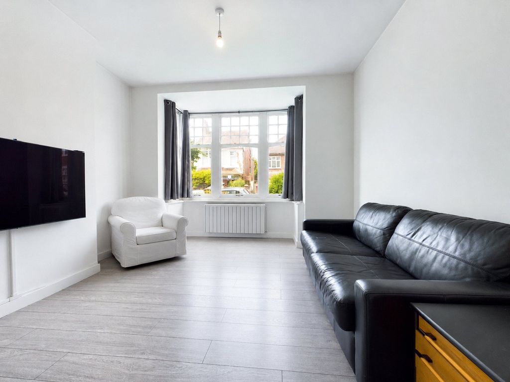 Property photo 2 of 8 Flat To Rent