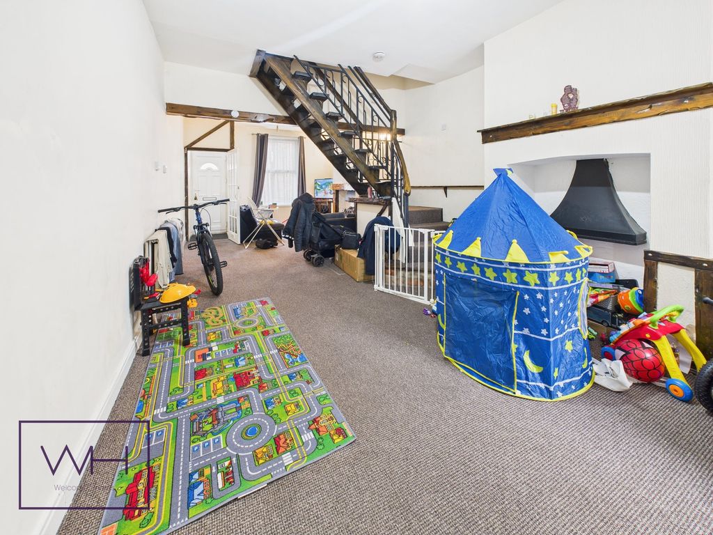 Property photo 3 of 12 Cam03785G0-Pr0330-Still009