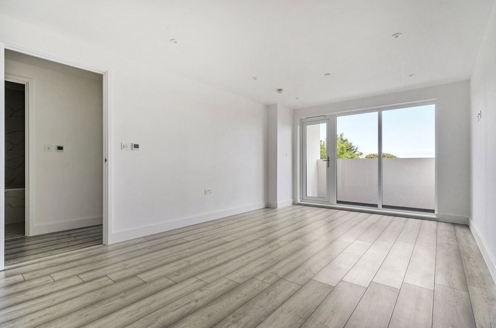 Property photo 2 of 19 Picture No. 10