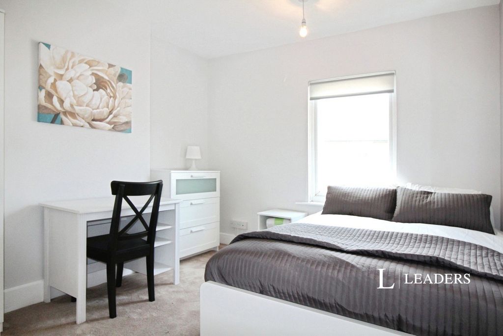 Property photo 3 of 6 Pbox-Img.Jpg