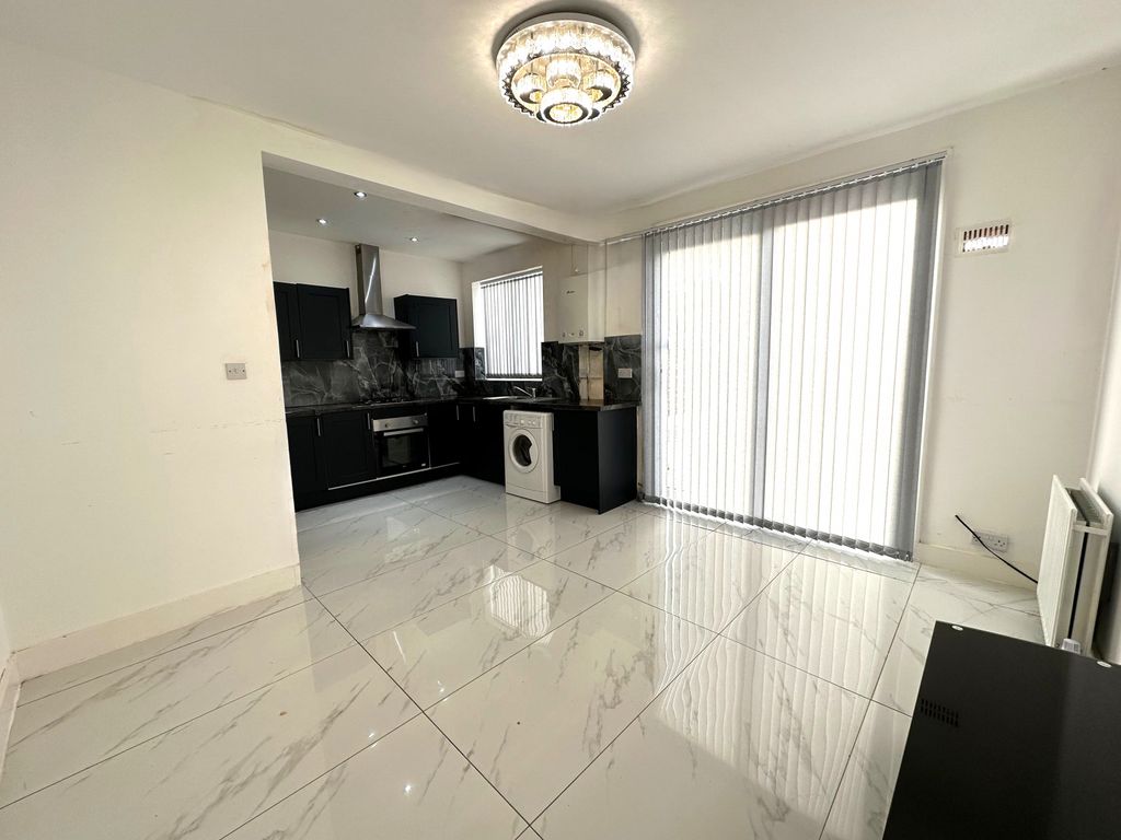 Property photo 2 of 11 Gallery