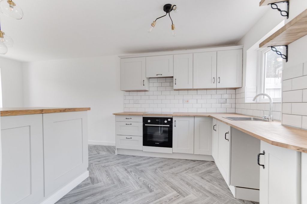 Property photo 3 of 14 Picture No. 11