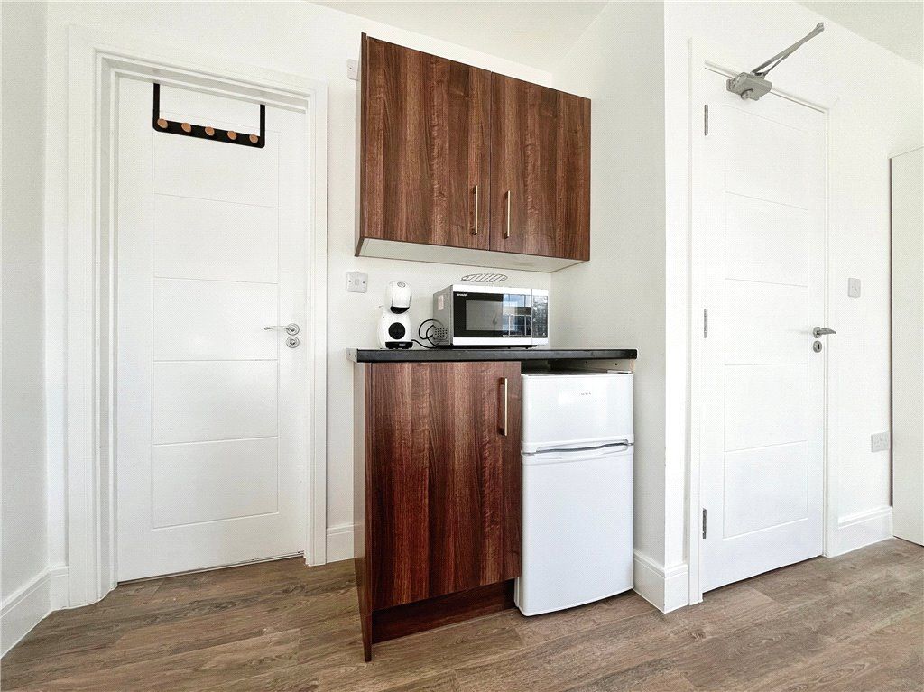 Property photo 2 of 5 Kitchenette